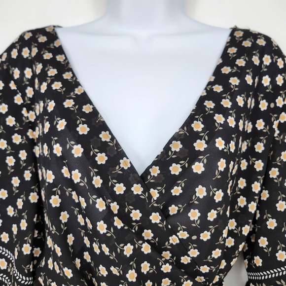 Max Studio Black Contemporary Floral Wrap Blouse Womens Large Cottage Career - Picture 3 of 7